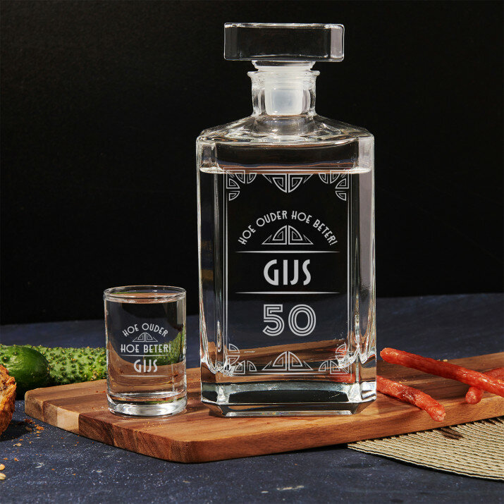 Hoe ouder hoe beter - Karaf en wodka glazen