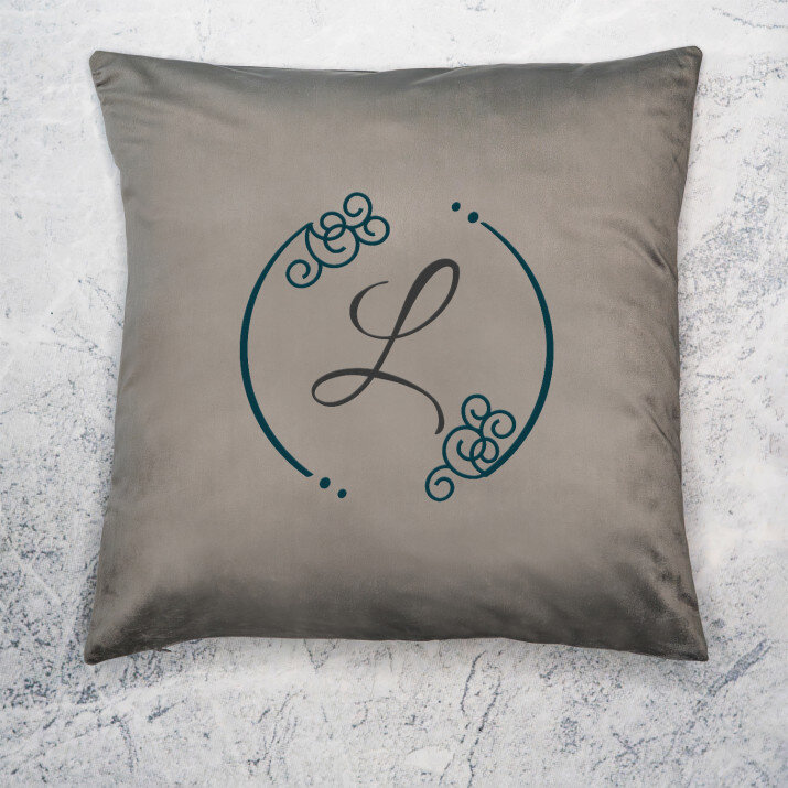 Monogram 2 - Kussen