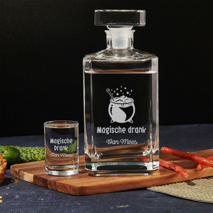 Magische drank - Karaf en wodka glazen