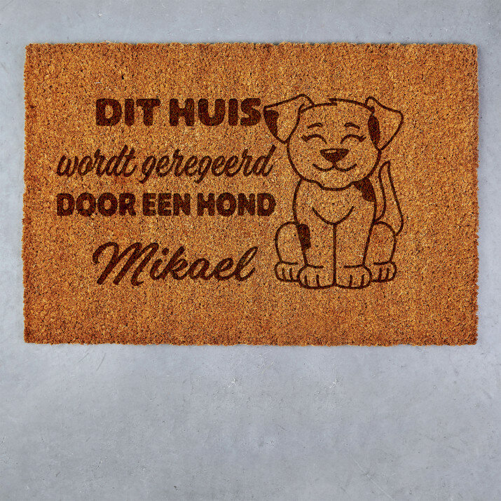 Dit huis wordt geregeerd door een hond - Deurmaat