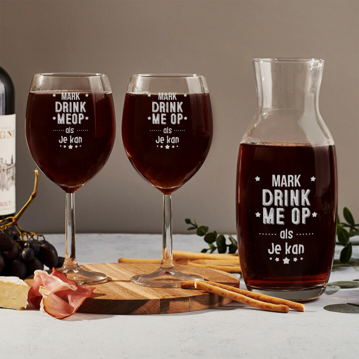 Drink me op - Set karaf met wijngalzen
