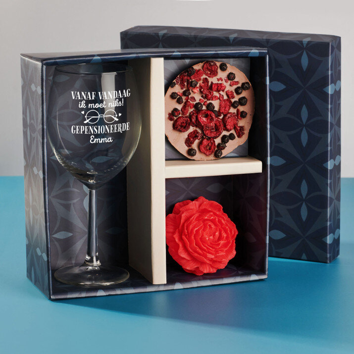 Cadeauset voor de gepensioneerde met wijnglazen