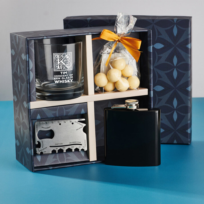 Cadeauset met voor de verloofde glas whisky