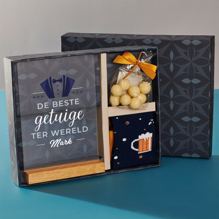 Cadeauset voor de getuige met afdruk op glas en noten in witte chocolade