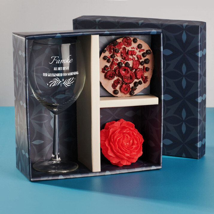 Cadeauset Voor de namendag met wijnglazen