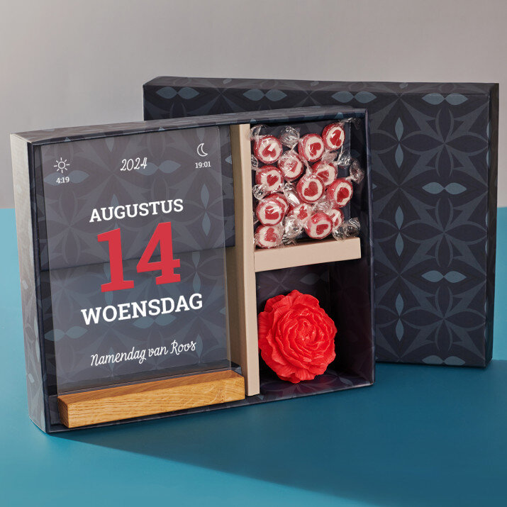 Cadeauset voor de namendag met afdruk op glas en snoepjes