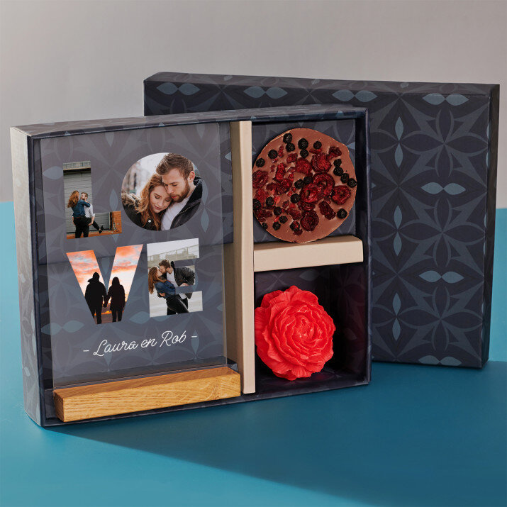 Cadeauset met voor de valentijn afdruk op glas en chocolade