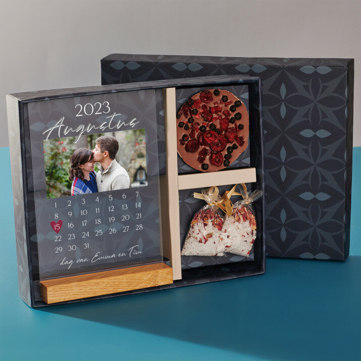 Cadeauset voor de valentijnsdag met afdruk op glas en badzout