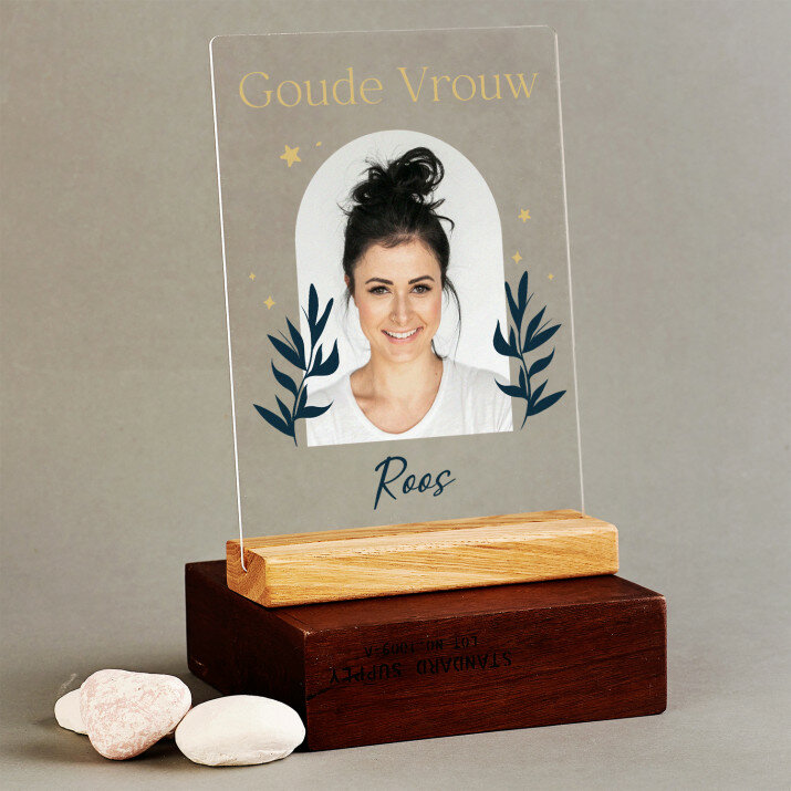Goude vrouw - Afdruk op acrylglas