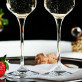 onze datum - twee gegraveerde champagneglazen