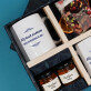 Cadeauset voor de koppel voor huwelijksverjaardag met mokken voor koppels