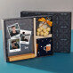 Cadeauset voor de zoon met afdruk op glas en noten in witte chocolade